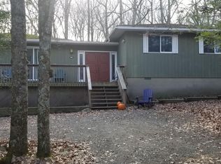 112 Pine Grove Cir, Milford, PA 18337