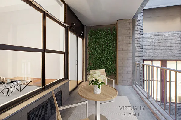 Sold by R New York | media 4