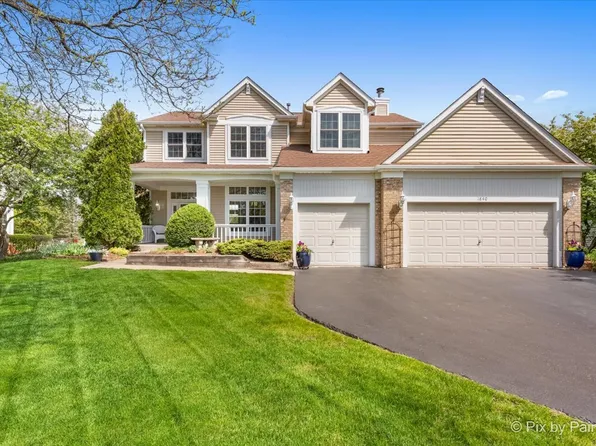 1840 Nashville Ln, Crystal Lake, IL 60014