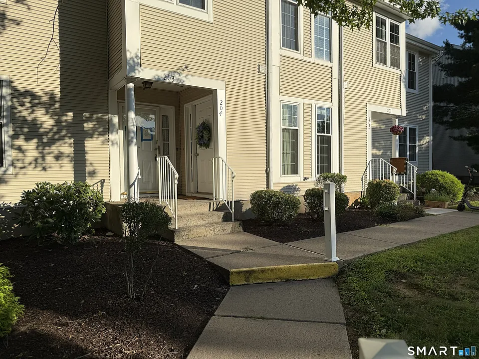 204 Country Club Ct #204