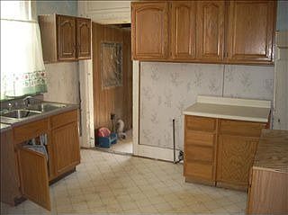 4th image of 325 Forest St