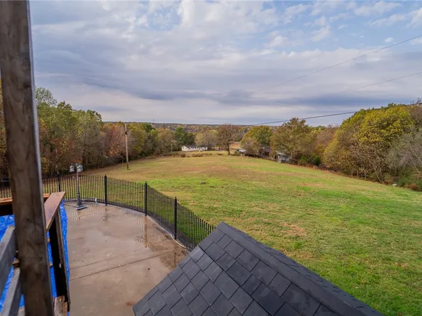 16045 Harp Rd, Springdale, AR 72704