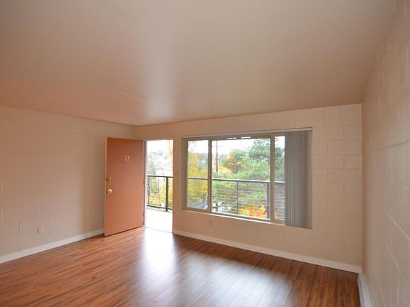 2nd image of 2852 Eastlake Ave E