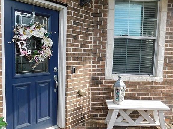 COVERED FRONT PORCH INVITES YOU IN!