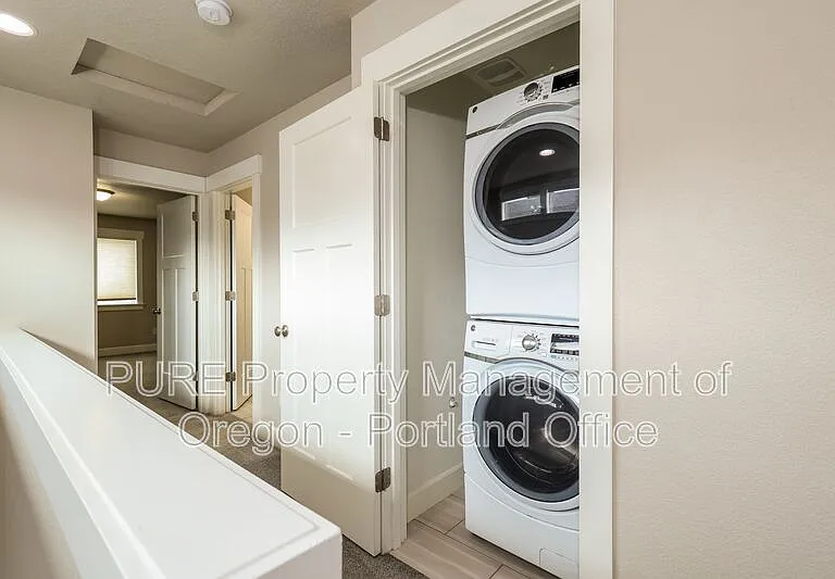 215 NE Regan Hill Loop — Photo 14