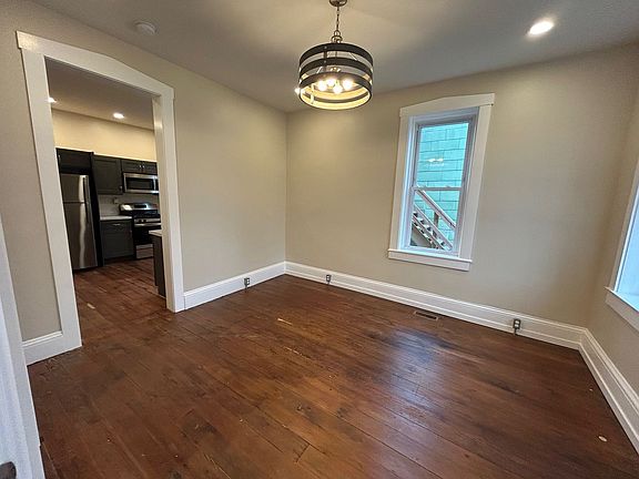 3rd image of 326 S 10th St #56CCF8307