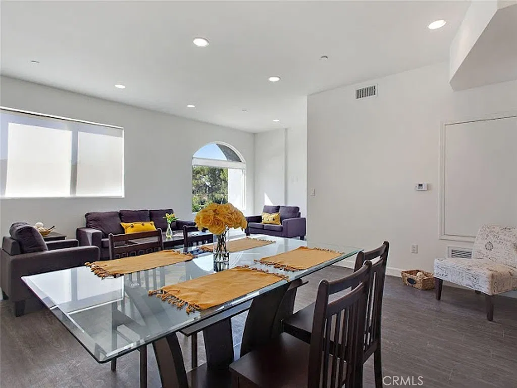 3 bed, 2.5 bath, 1440 sqft, $5,238 — Photo 4