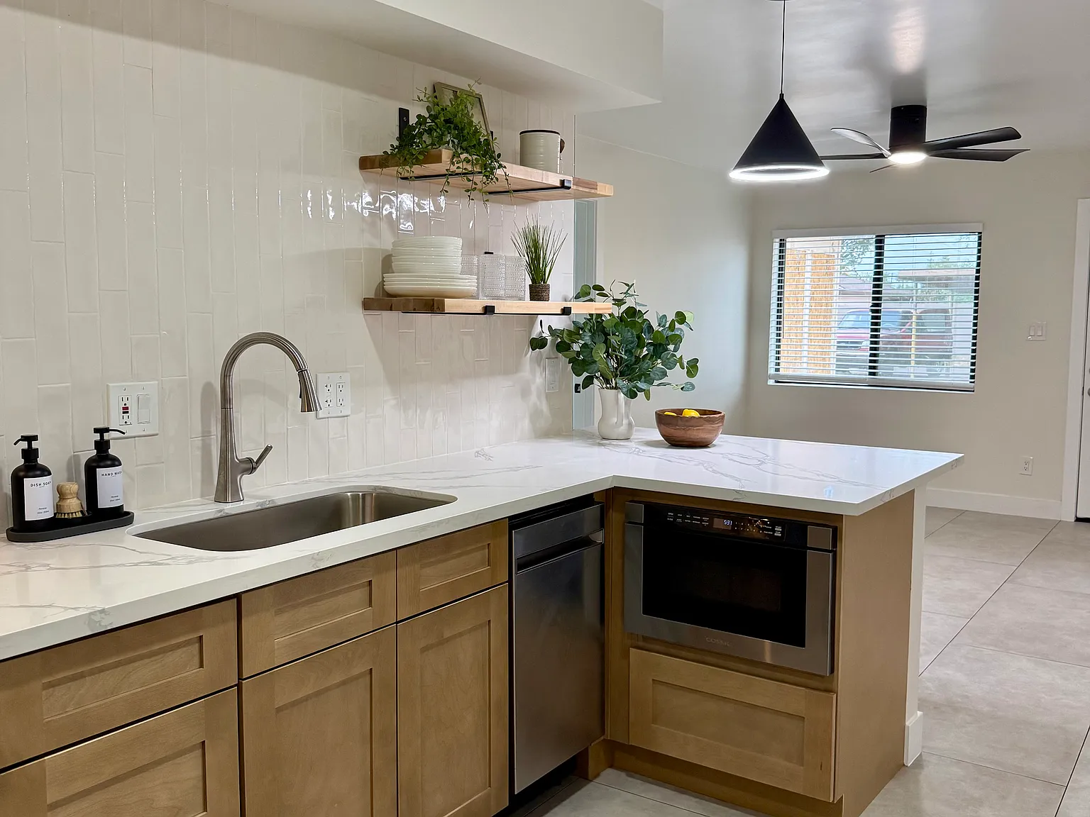 2 bed, 700 sqft, $1,600 — Photo 4