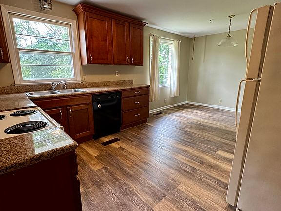 Kitchen with eat-in dining room