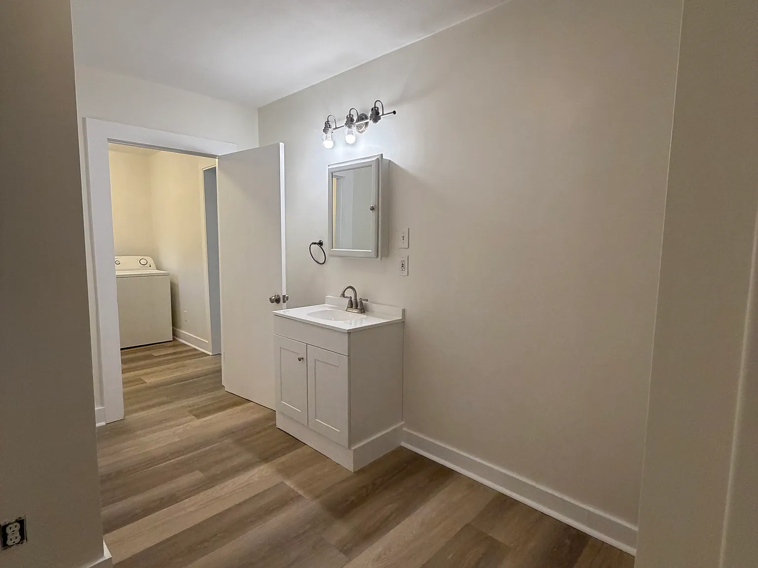 2 bed, 842 sqft, $1,400 — Photo 4