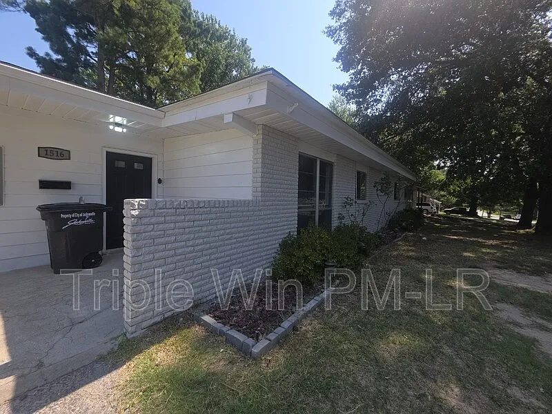 4 bed, 2.0 bath, 1730 sqft, $1,465 — Photo 3