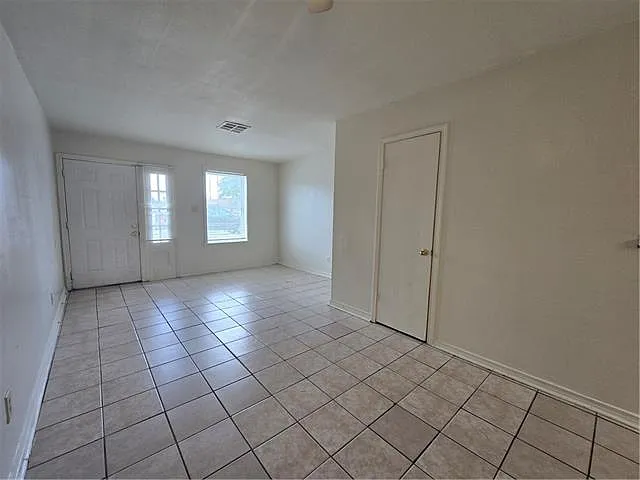 2 bed, 1.5 bath, 900 sqft, $1,200 — Photo 4