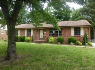 107 Lexington Dr, Colonial Heights, VA 23834