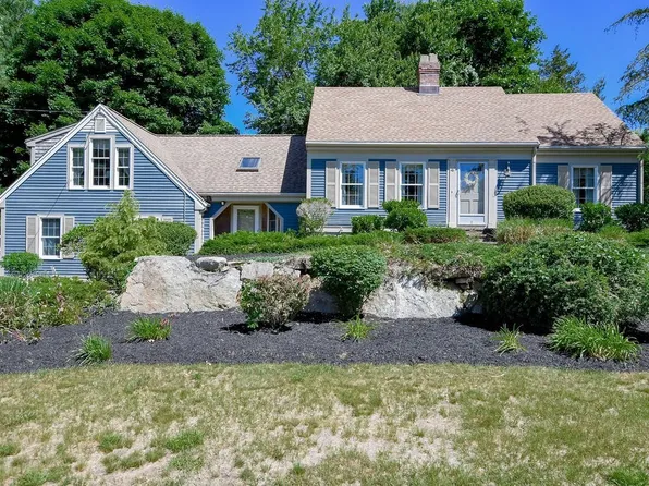 4 Acorn Ln, Mattapoisett, MA 02739