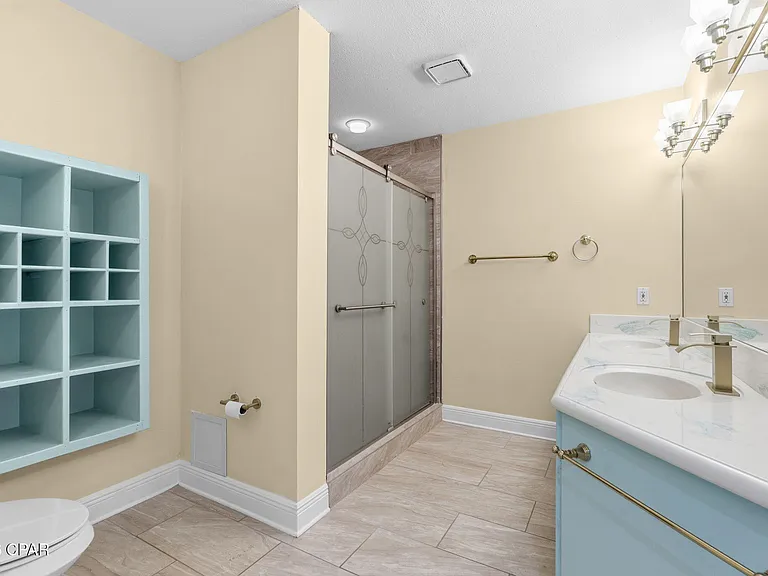 2718 Country Club Dr — Photo 16