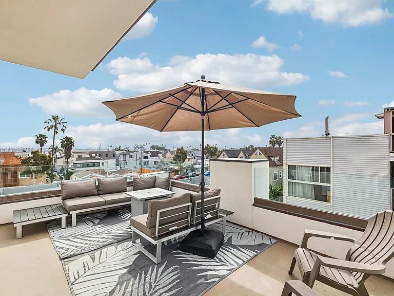 722 Sunset Ct — Photo 26