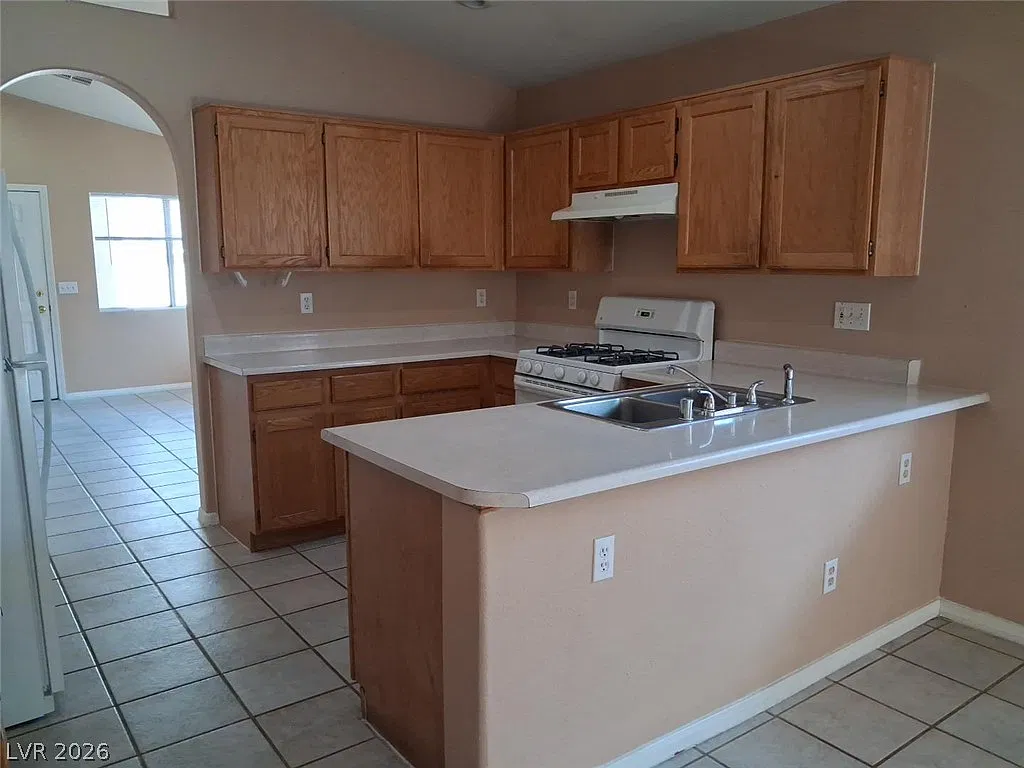 3 bed, 2.0 bath, 1238 sqft, $1,750 — Photo 3