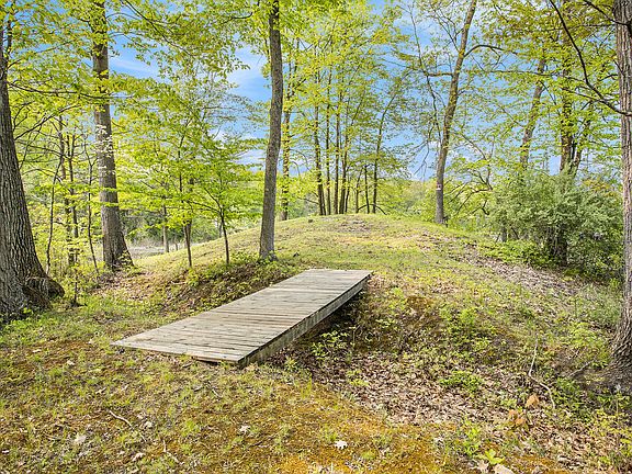 5th image of Woods Trail Dr