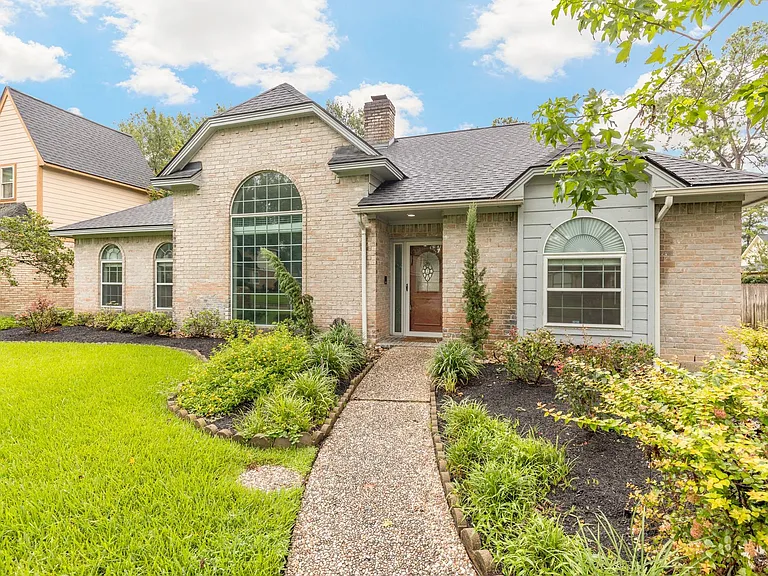 5622 Woodland Creek Dr — Photo 3