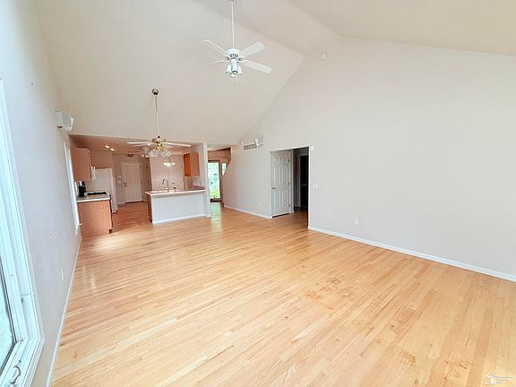 2nd image of 1626 Spruce Ct