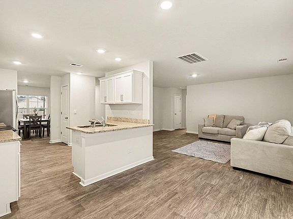 3rd image of 3020 Mallory Dr