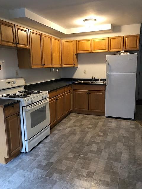 2nd image of 915 Gorman St