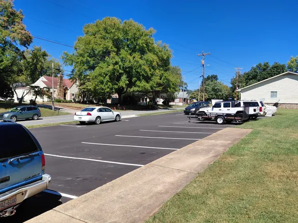 Maple Ridge Apartments, 410 S Ayersville Rd #16, Mayodan, NC 27027