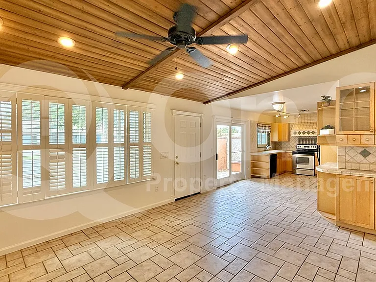 906 W Malibu Dr — Photo 5