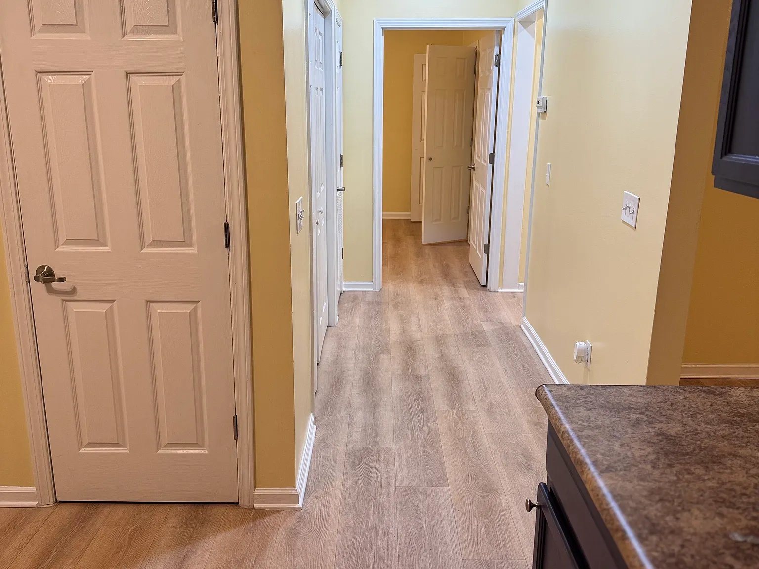 2 bed, 2030 sqft, $1,300 — Photo 2