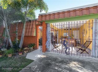 1013 N Lakeside Dr, Lake Worth, FL 33460
