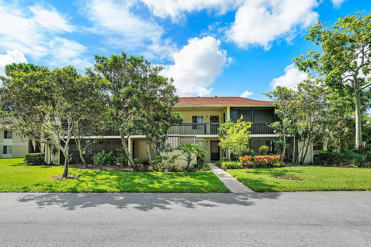 2 bed, 2.0 bath, 1025 sqft, $2,200 — Photo 1