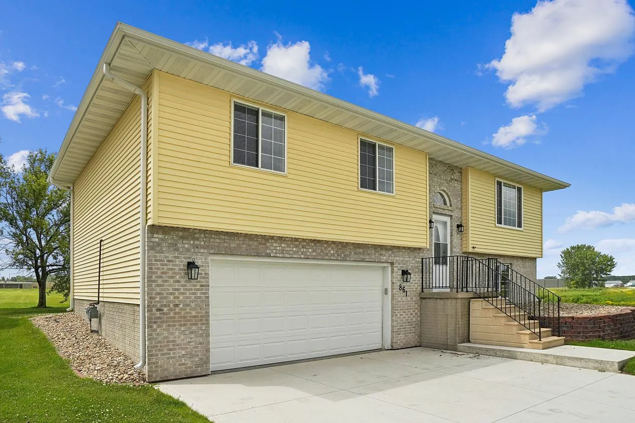 3 bed, 1282 sqft, $2,500 — Photo 3