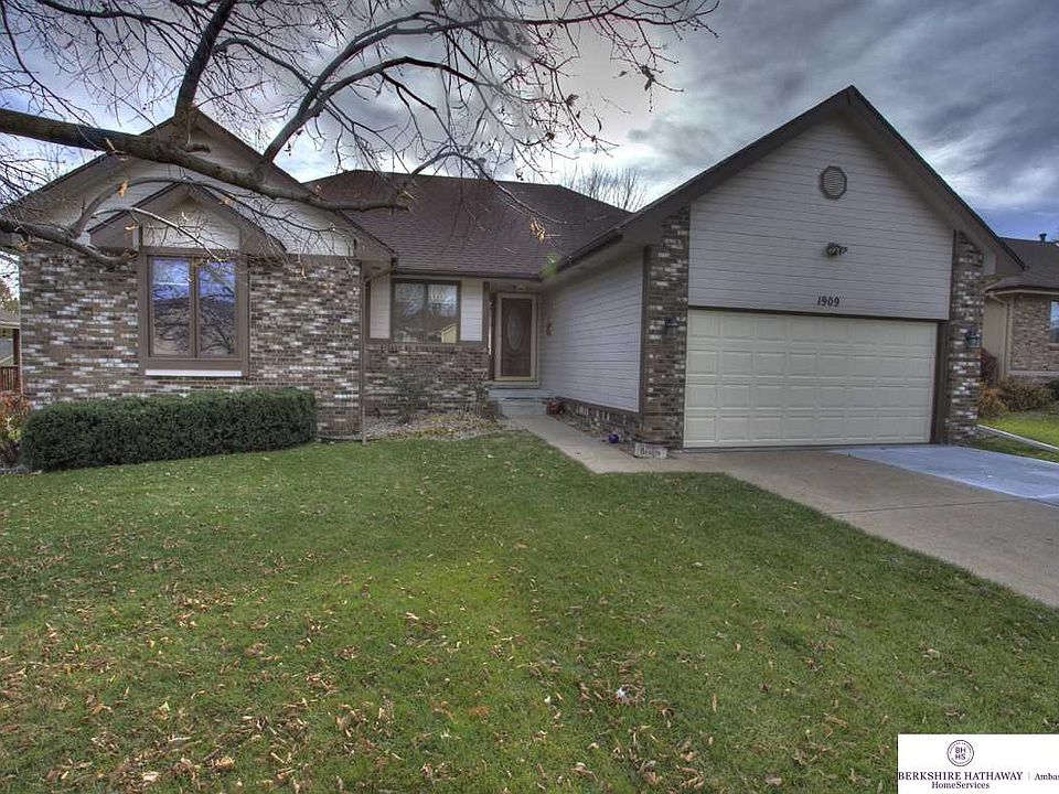 1st image of 1909 Skyhawk Ave