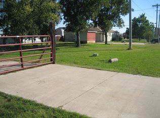 303 SE 4th St, Moore, OK 73160