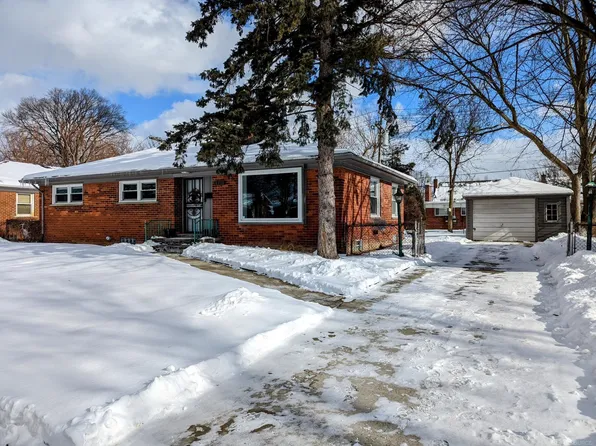 18930 Alstead St, Grosse Pointe Woods, MI 48236