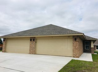 749 SW 13th St, Moore, OK 73160