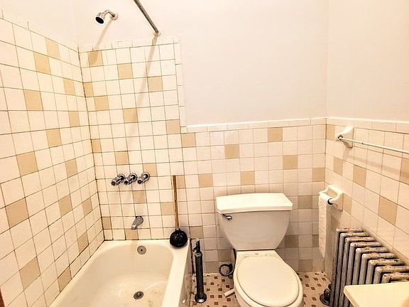 5th image of 325 Stagg St #3L