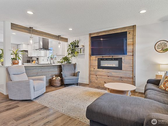 2nd image of 1207 E 64th Street