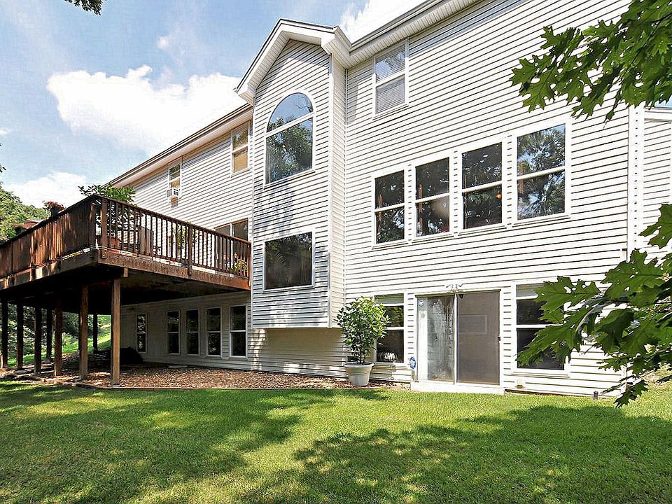 2nd image of 755 Lakeshore Ridge Ct