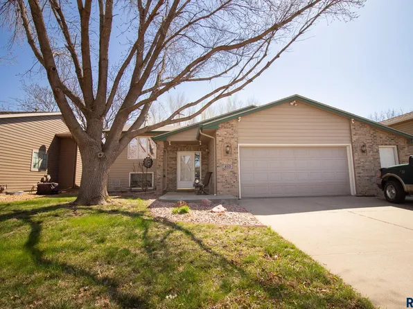810 S Juneau Ln, Sioux Falls, SD 57106