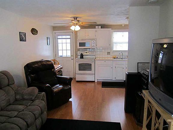 5th image of 325 Washington St APT E