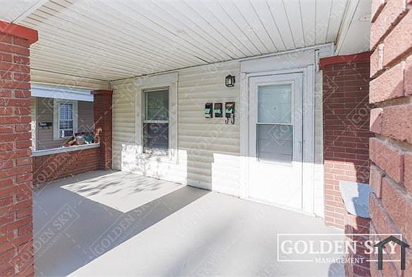2nd image of 2207 S Walnut St #1
