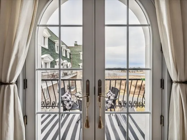 100 Marina Dr APT 517, Quincy, MA 02171