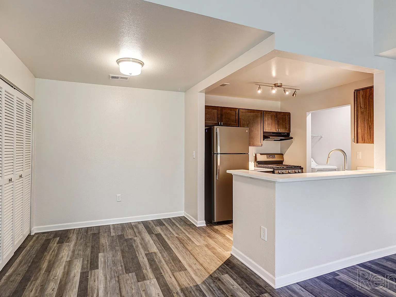 Fountain Park Apartments — Photo 3