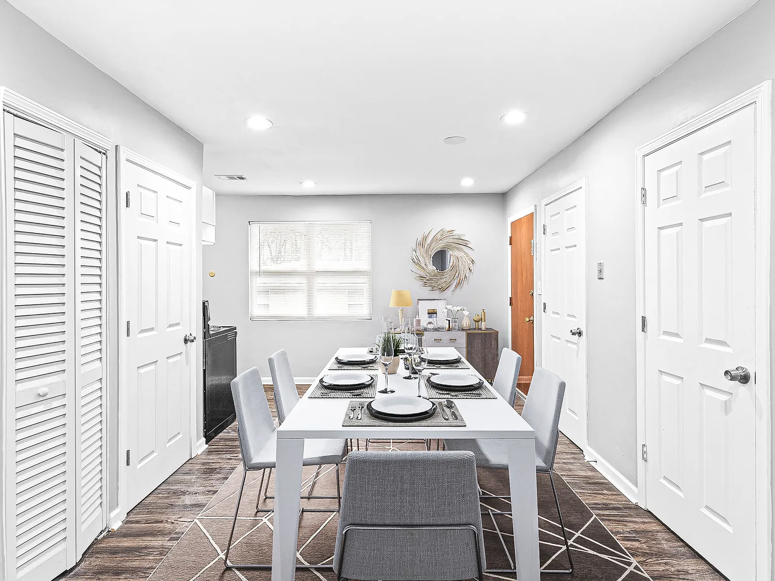 Georgian Oaks Apartments — Photo 3