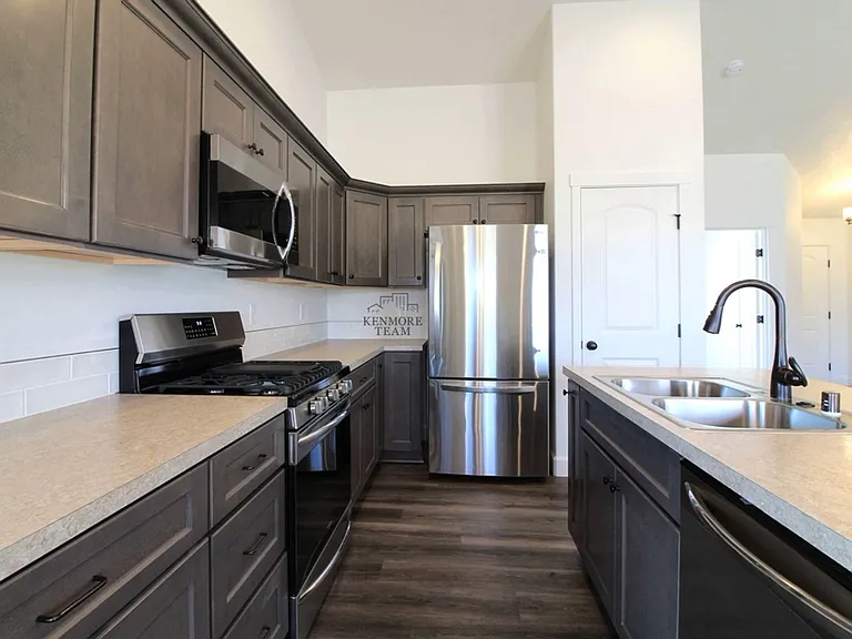 7607 Coldwater Dr — Photo 2