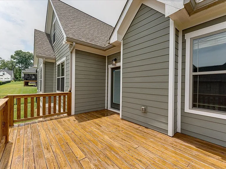 2318 Large Oak Dr — Photo 34