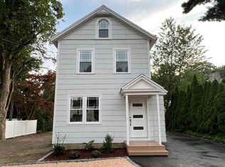 429 Round Hill Rd, Fairfield, CT 06824