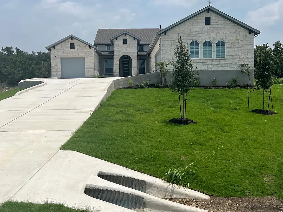 2137 Holister Ct