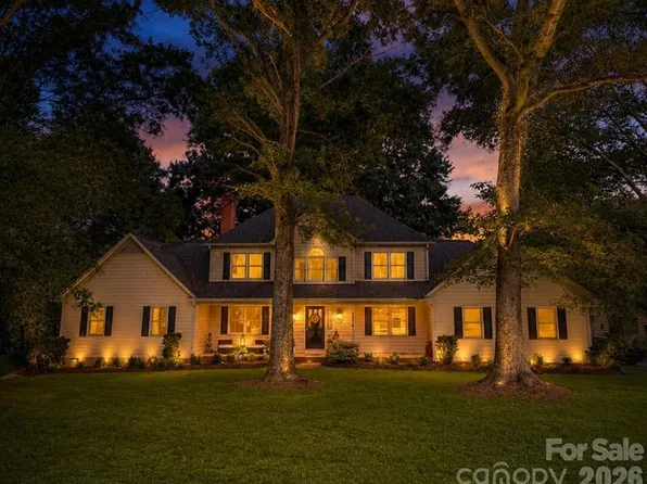 103 Chateau Dr, Gastonia, NC 28056